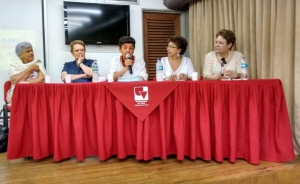 Presentaci&oacute;n del libro "Rebeli&oacute;n contra el olvido: mujeres escriben sobre escritos de mujeres"